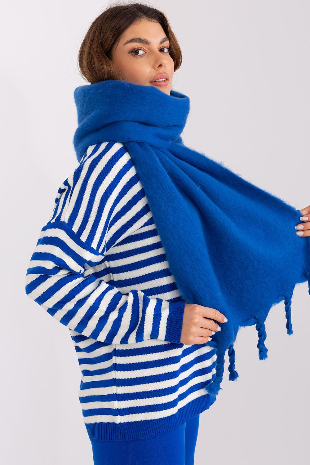  Shawl model 190155 AT 