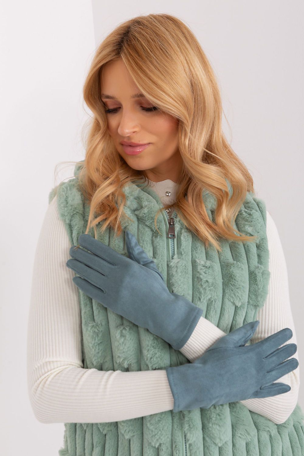  Gloves model 190832 AT 