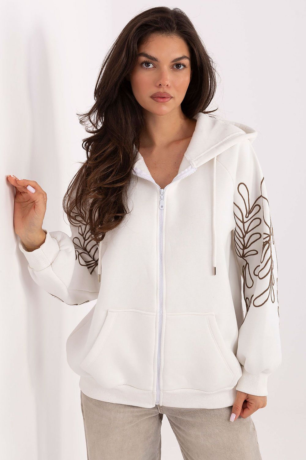  Sweatshirt model 218249 Relevance 